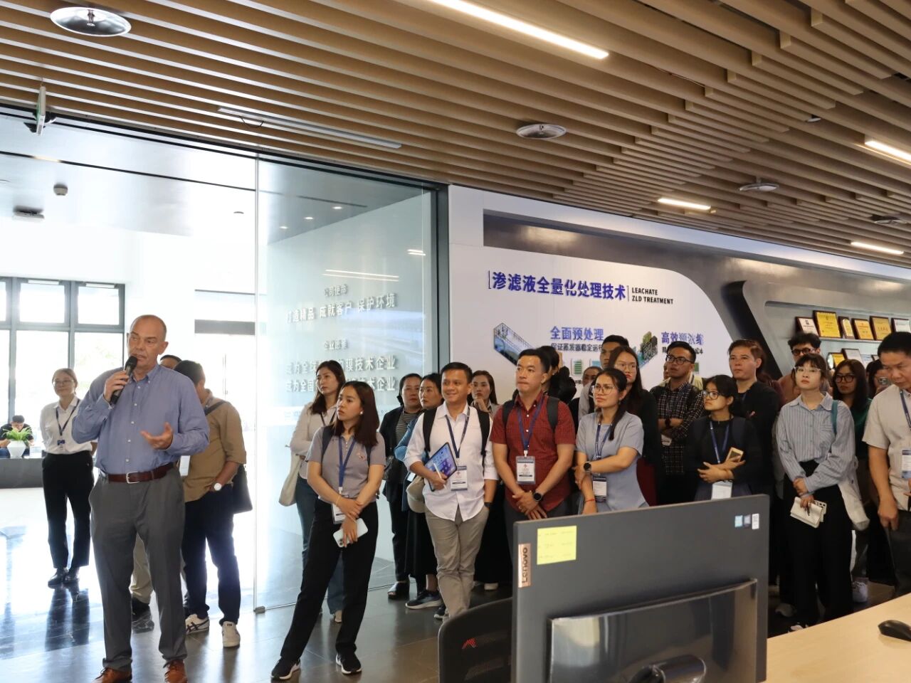 旅行尊龙抖圈官网手艺展厅